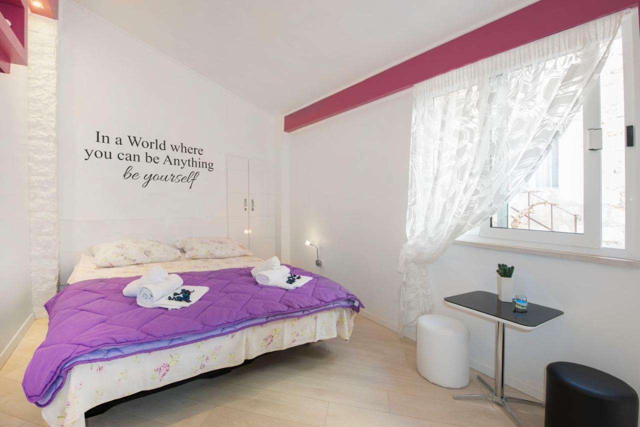 Cute Little Apartment In The Old Town Split Exterior photo