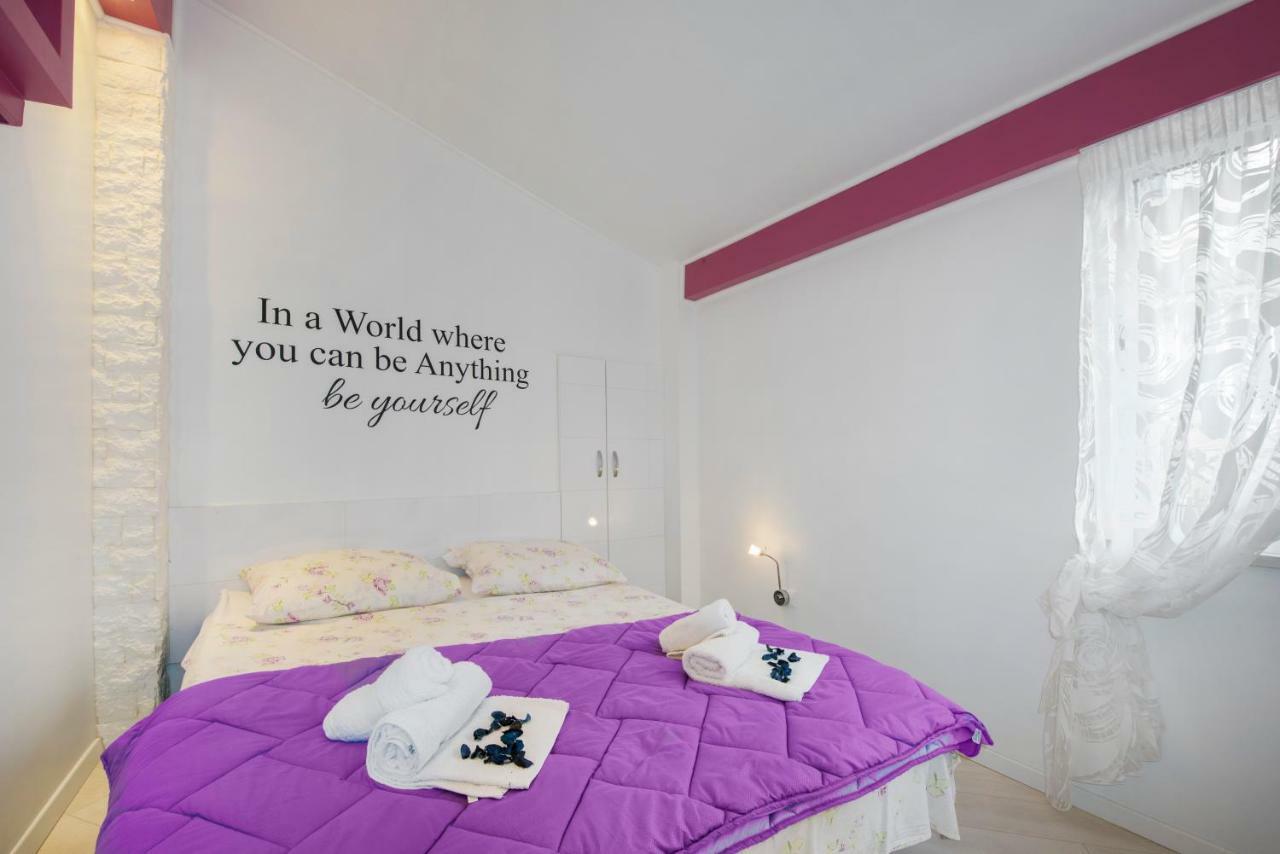 Cute Little Apartment In The Old Town Split Exterior photo